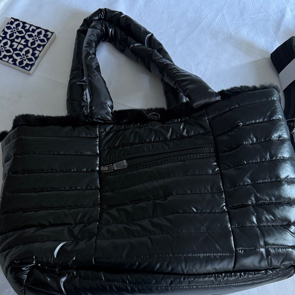 Stylish Black Quilted Women's Bag new ,reversible . Fake fur or nylon